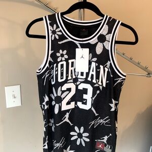 Jordan 23 Flight Kids Jersey
Black and white Kids Jersey
Size M and Size L